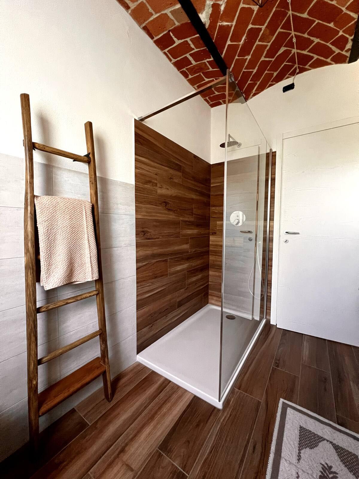 Holidays House monferrato shower at ground floor